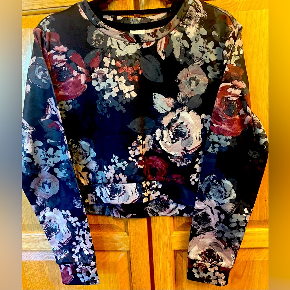 NWT Abercrombie & Fitch Cropped Floral Long Sleeve Top